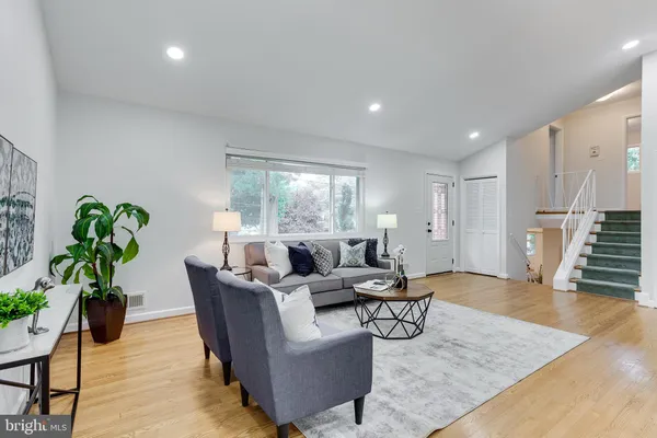 $999,500 | 3910 Montrose Driveway, Chevy Chase, MD 20815