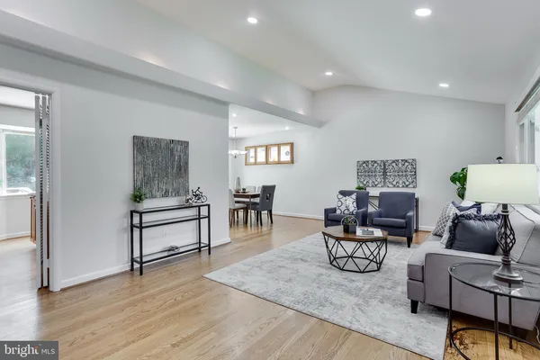 $999,500 | 3910 Montrose Driveway, Chevy Chase, MD 20815