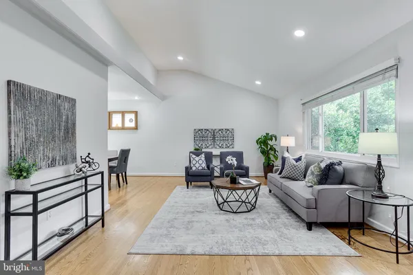 $999,500 | 3910 Montrose Driveway, Chevy Chase, MD 20815