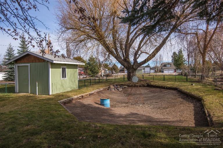 61850 Pettigrew Road Bend, OR 97702 - Photo 15 of 18 Pump house for irrigation. Water from mi