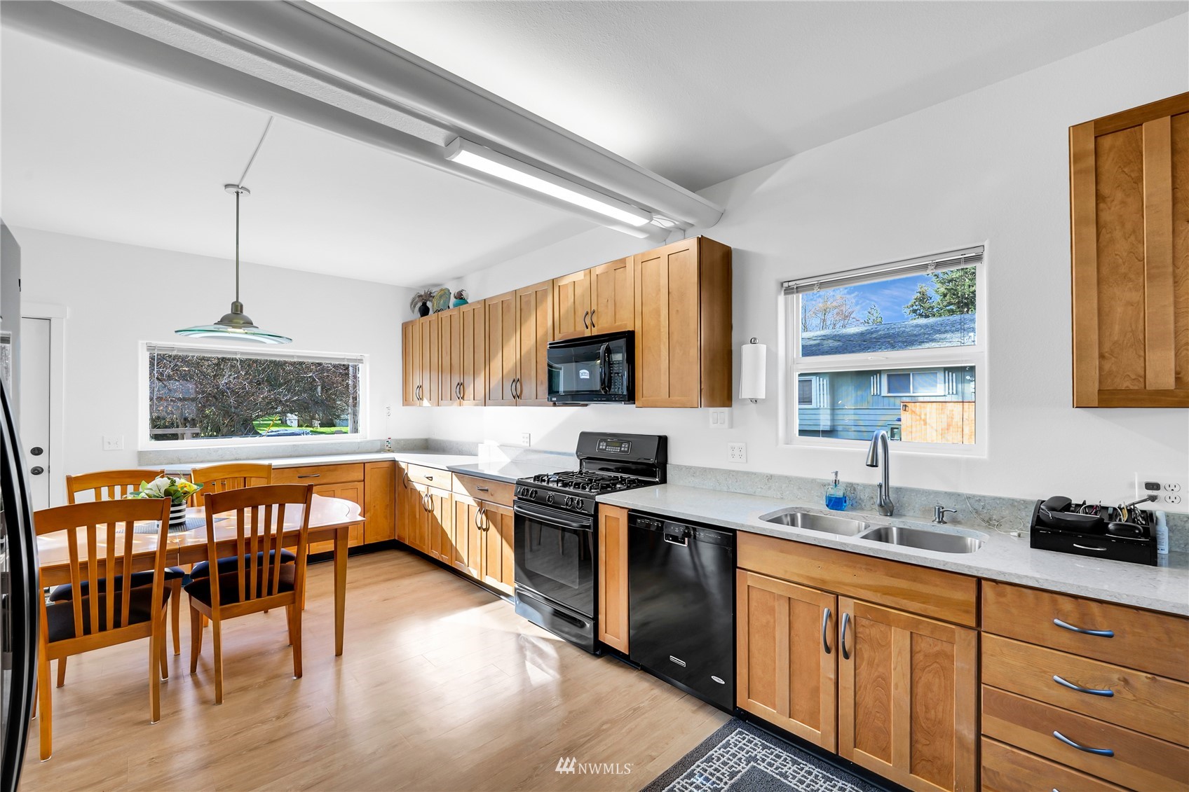 2815 Shannon Point Road Anacortes, WA 98221 - Photo 11 of 40 Gallery Image 11