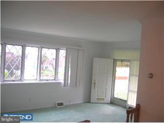 9972 Sandy Road Philadelphia, PA 19115 - Photo 2 of 11 Living Room
