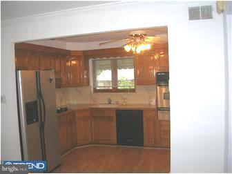 9972 Sandy Road Philadelphia, PA 19115 - Photo 4 of 11 Kitchen