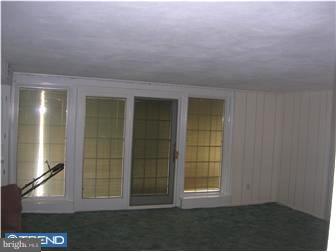 9972 Sandy Road Philadelphia, PA 19115 - Photo 8 of 11 Family Room