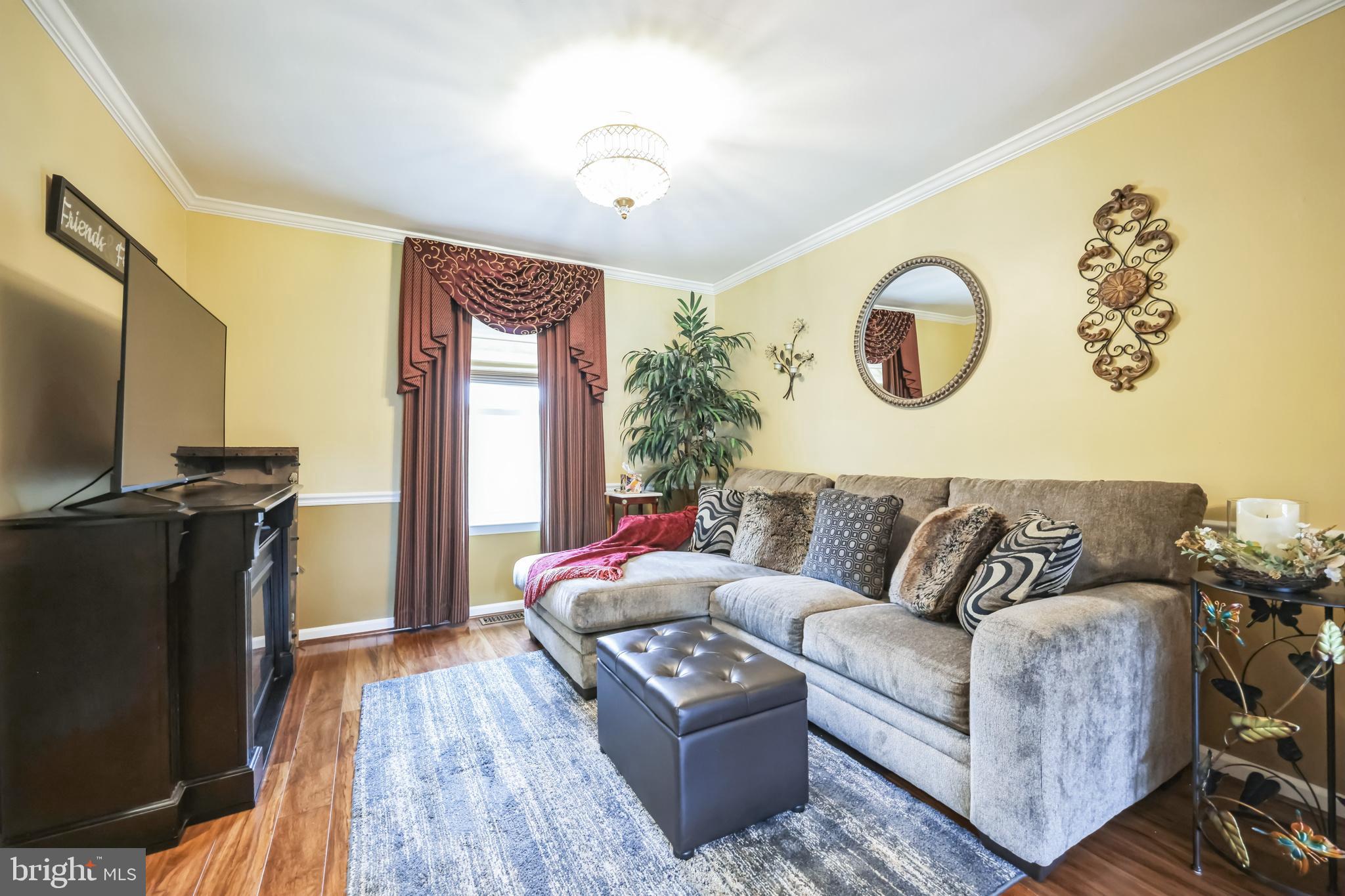 550 Sherry Drive Runnemede, NJ 08078 - Photo 4 of 28 a living room with furniture and a flat screen tv