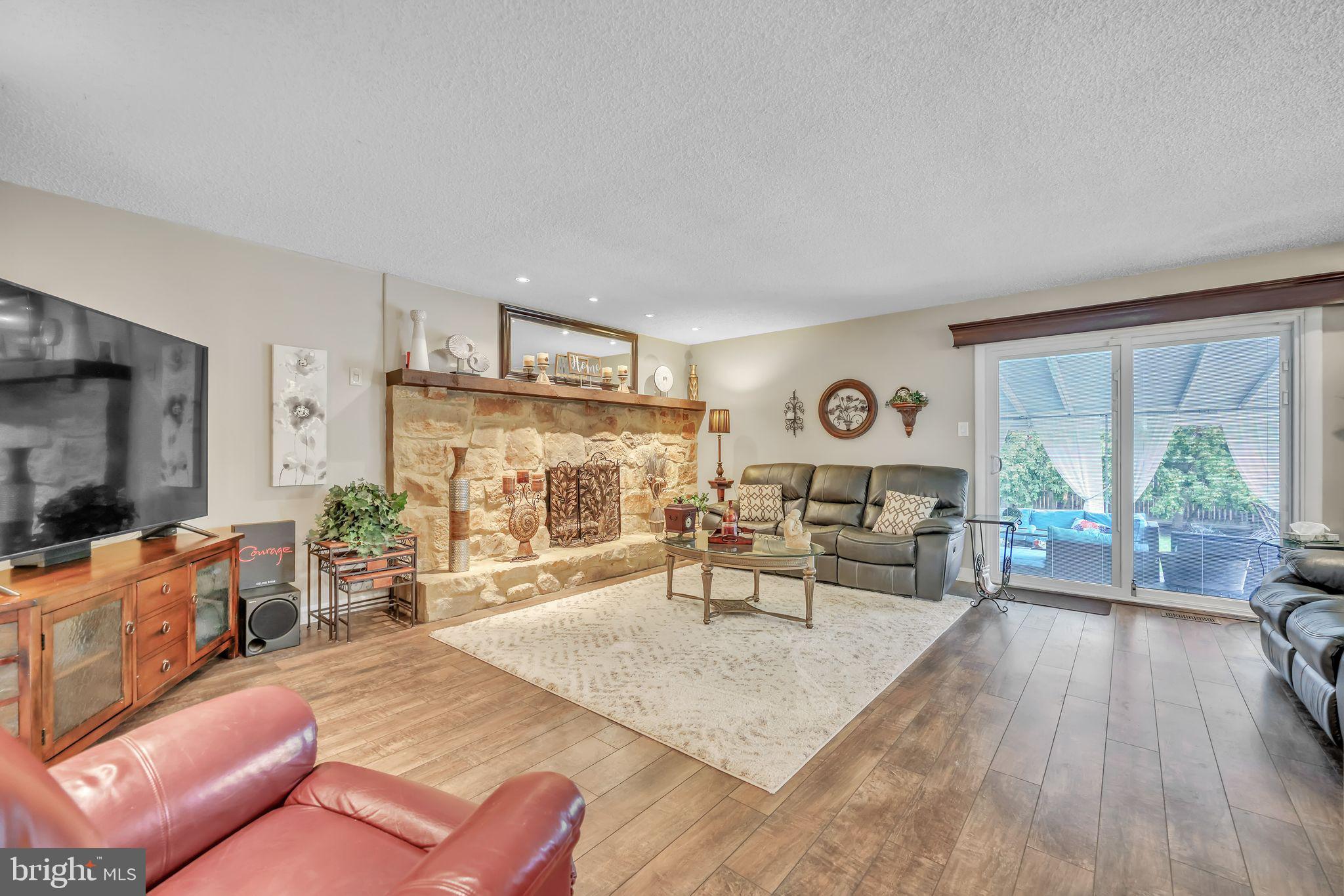 550 Sherry Drive Runnemede, NJ 08078 - Photo 5 of 28 a living room with furniture and a flat screen tv