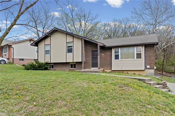 $260,000 | 4819 North Revere Drive, Kansas City, MO 64151