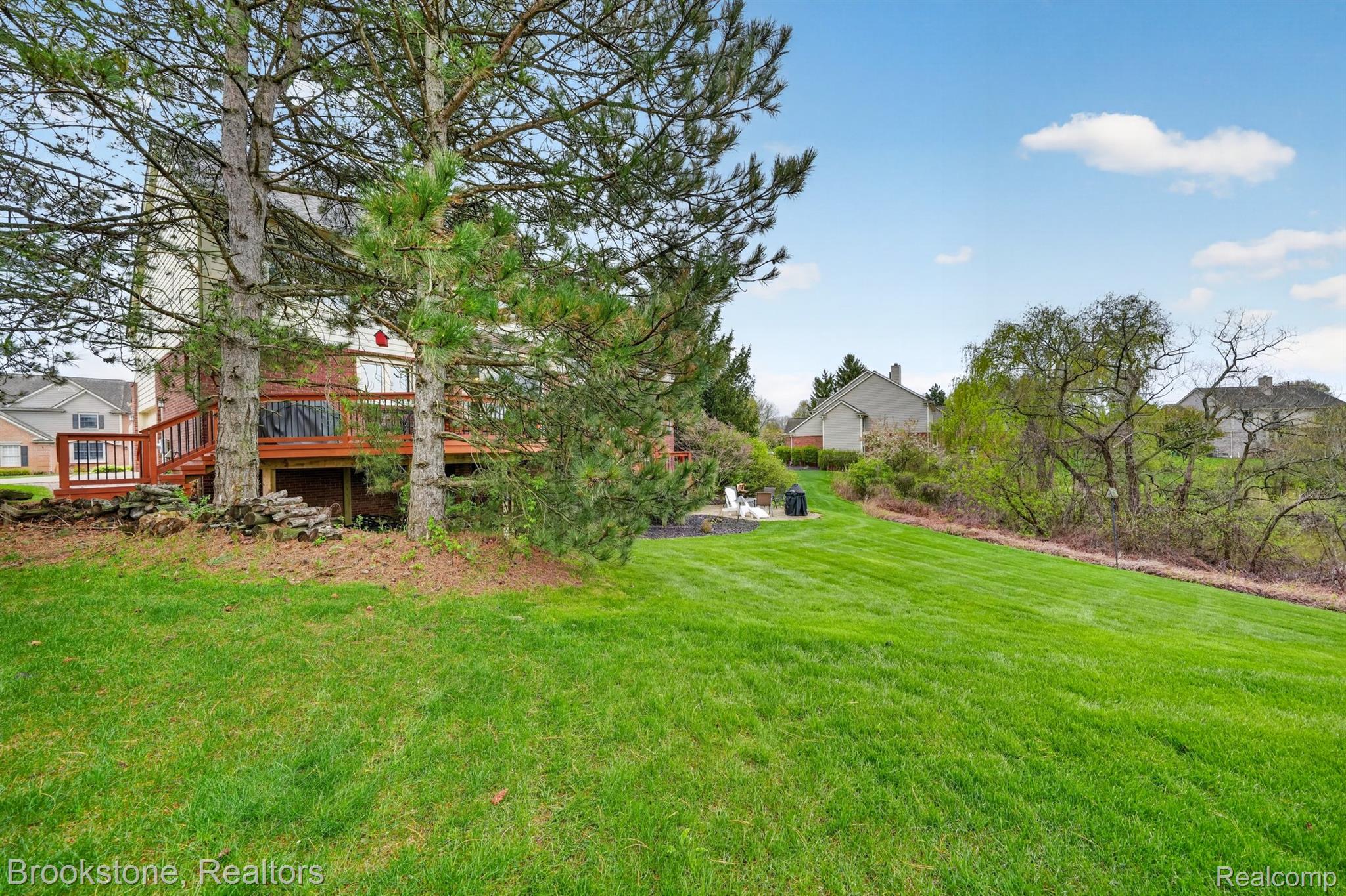 4054 Calumet Drive Rochester, MI 48306 - Photo 38 of 44 View of green lawn with a wooden deck