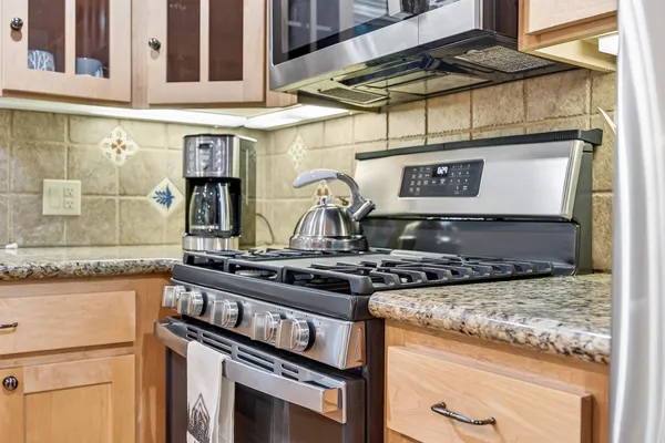 a view of a storage & utility room with washer and dryer