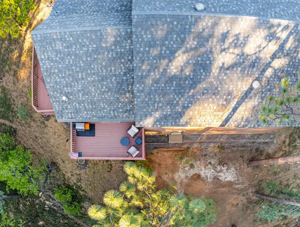 a picture of a very nice looking room