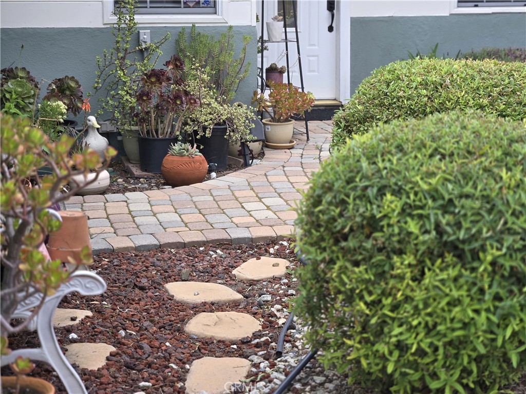 2149 Clover Street Simi Valley, CA 93065 - Photo 11 of 47