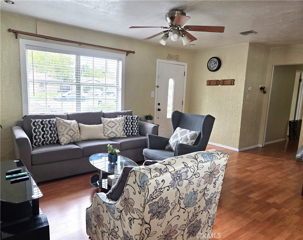 2149 Clover Street Simi Valley, CA 93065 - Photo 12 of 47