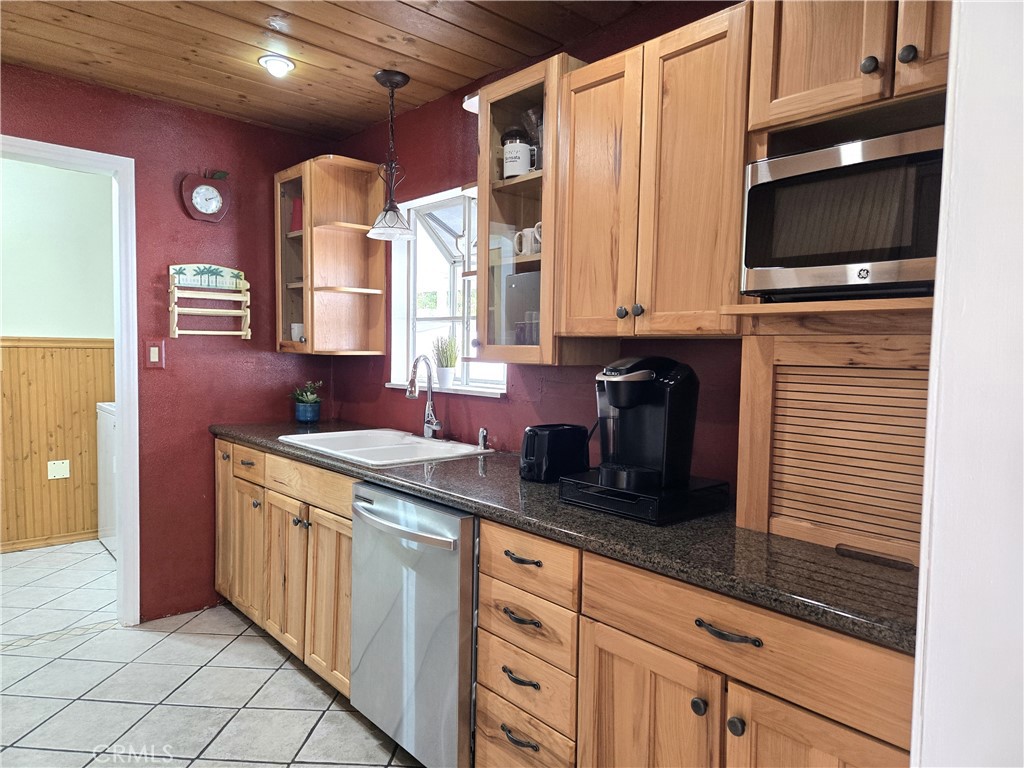 2149 Clover Street Simi Valley, CA 93065 - Photo 2 of 47