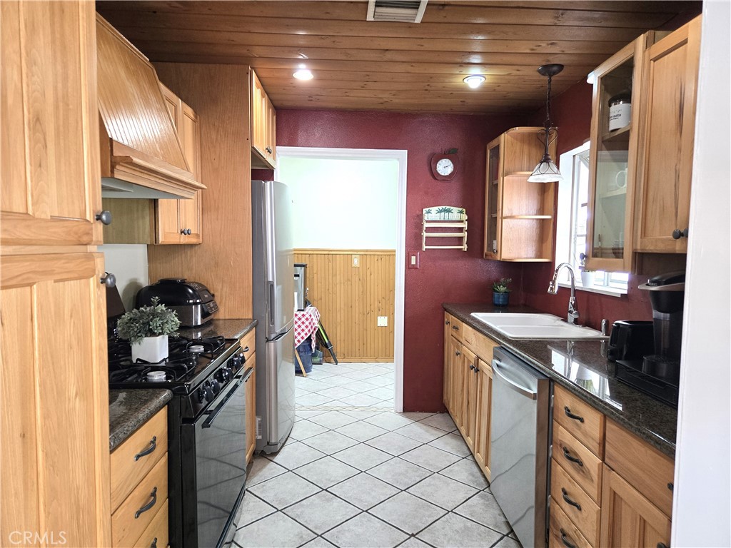 2149 Clover Street Simi Valley, CA 93065 - Photo 3 of 47