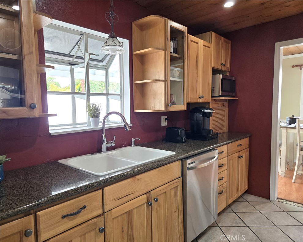 2149 Clover Street Simi Valley, CA 93065 - Photo 4 of 47