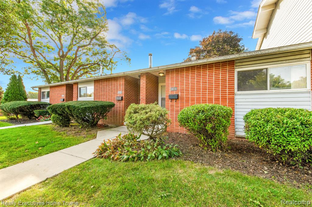 18018 Martin Road Roseville, MI 48066 - Photo 2 of 17 Gallery Image 2