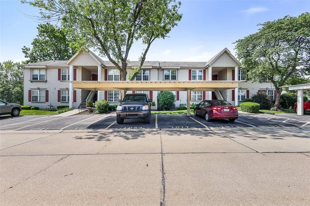 $155,000 | 1019 Sugar Creek Court, Unit 7, St. Peters, MO 63376