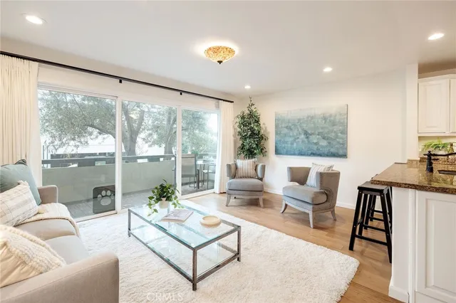 $895,000 | 1600 Ardmore Avenue, Unit 107, Hermosa Beach, CA 90254