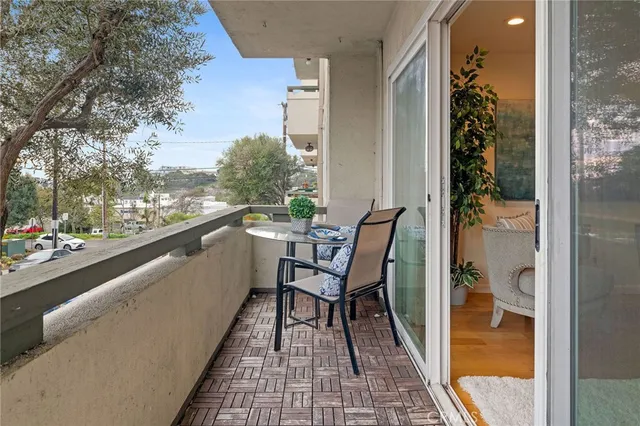 $895,000 | 1600 Ardmore Avenue, Unit 107, Hermosa Beach, CA 90254