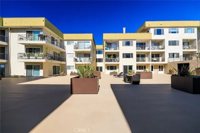 $895,000 | 1600 Ardmore Avenue, Unit 107, Hermosa Beach, CA 90254