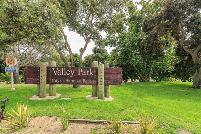 $895,000 | 1600 Ardmore Avenue, Unit 107, Hermosa Beach, CA 90254