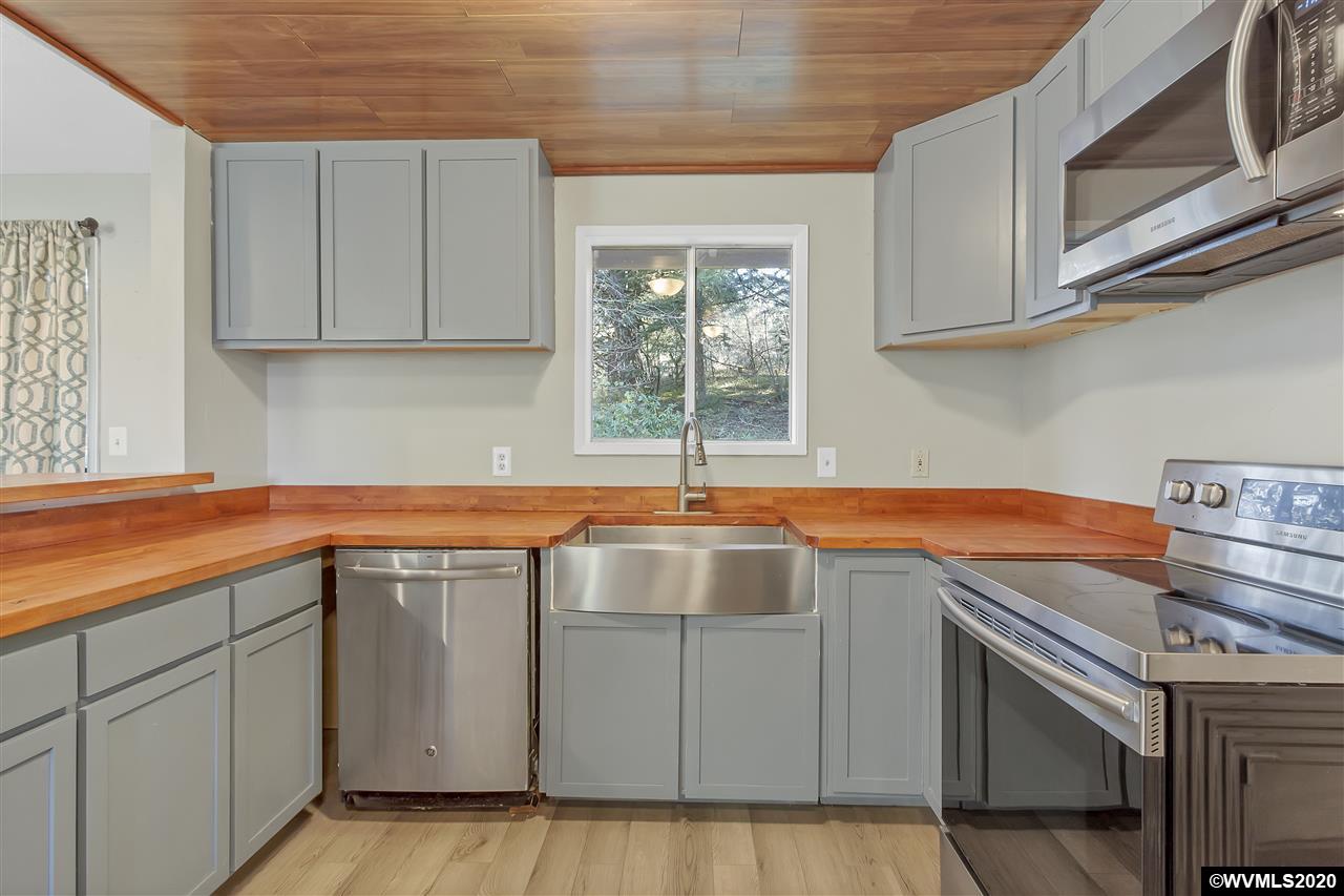 17455 Oakdale Road Dallas, OR 97338 - Photo 14 of 33