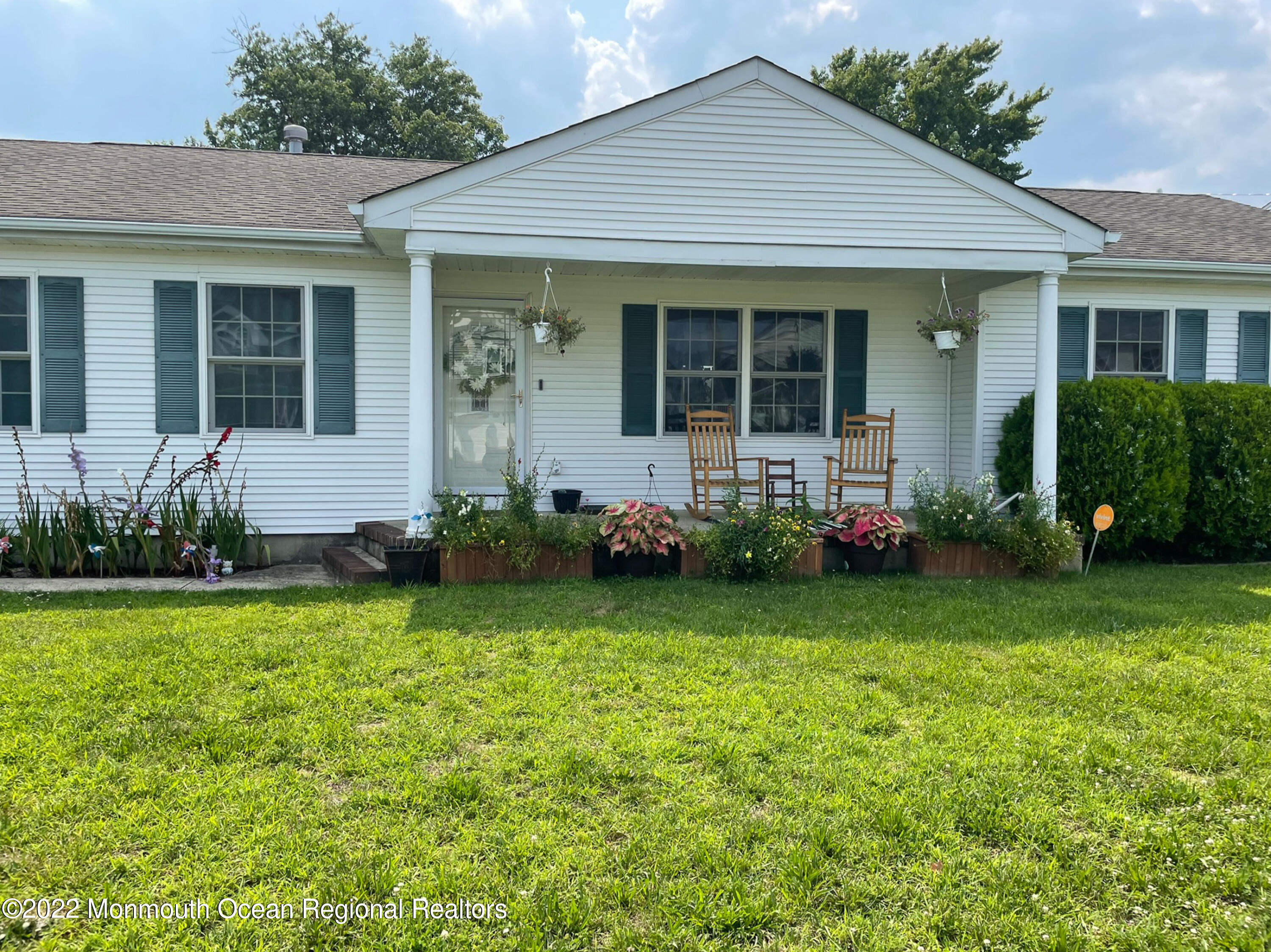 110 Mizzen Road Brick, NJ 08723 - Photo 3 of 27 3 Front in summer