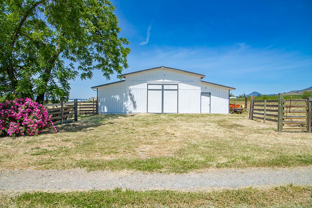 679 West Valley View Road Talent, OR 97540 - Photo 14 of 77 IMG_9443