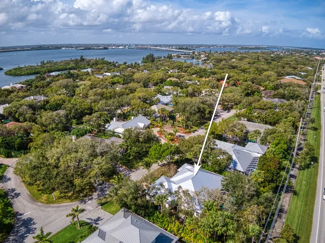 a view of a houses with a yard