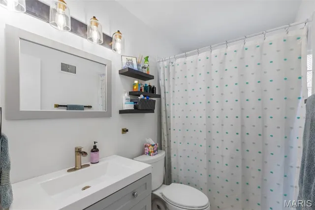 $299,900 | 6301 Ashbury Drive, St. Louis, MO 63123