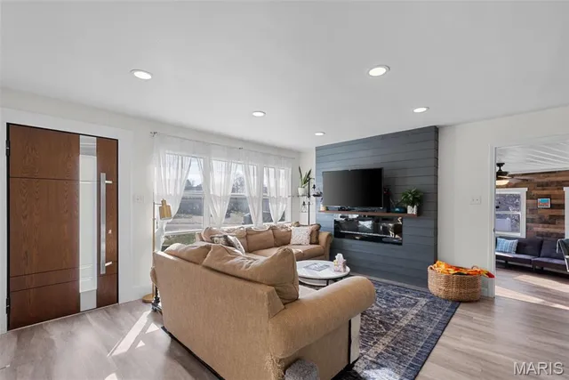 $299,900 | 6301 Ashbury Drive, St. Louis, MO 63123