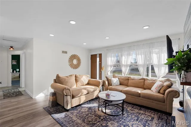 $299,900 | 6301 Ashbury Drive, St. Louis, MO 63123