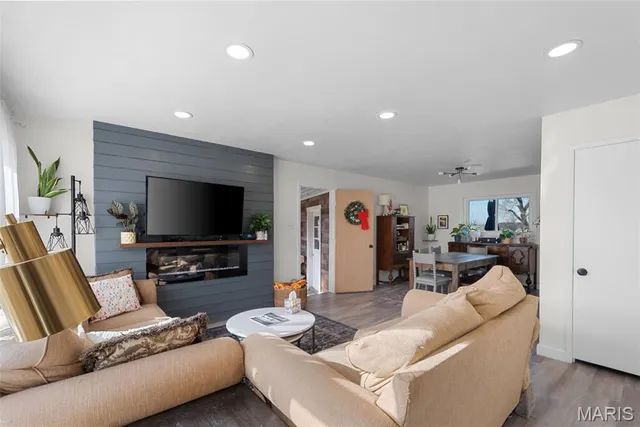 $299,900 | 6301 Ashbury Drive, St. Louis, MO 63123