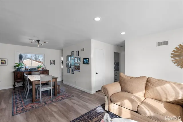 $299,900 | 6301 Ashbury Drive, St. Louis, MO 63123