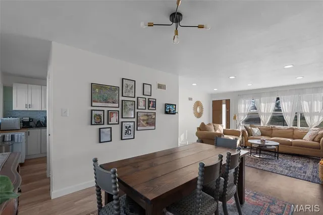 $299,900 | 6301 Ashbury Drive, St. Louis, MO 63123