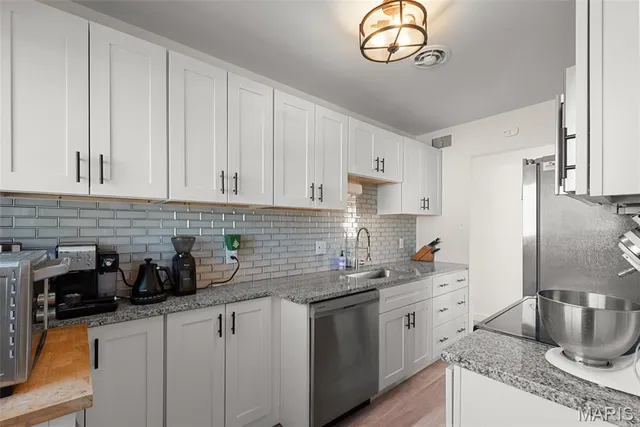 $299,900 | 6301 Ashbury Drive, St. Louis, MO 63123