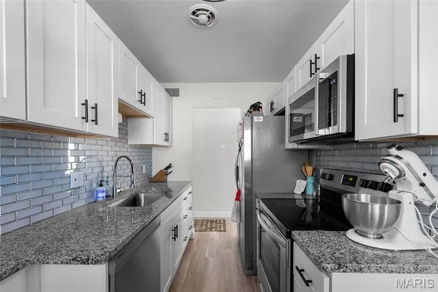 $299,900 | 6301 Ashbury Drive, St. Louis, MO 63123