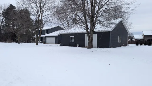 $425,000 | 2182 Ottawa Trail, Hastings, MI 49058