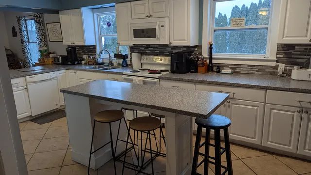 $425,000 | 2182 Ottawa Trail, Hastings, MI 49058