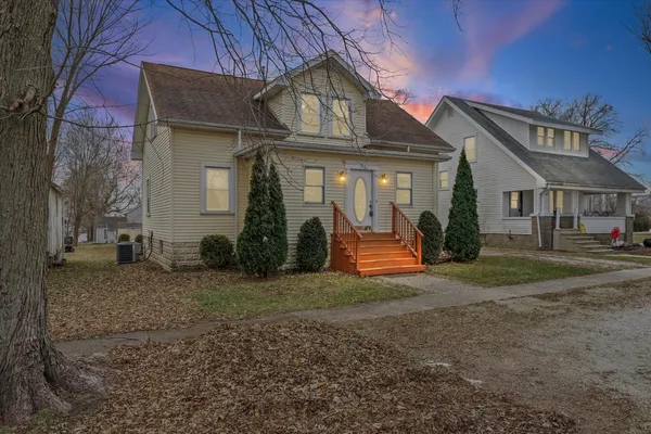 $158,000 | 113 Columbus Street, Sibley, IL 61773