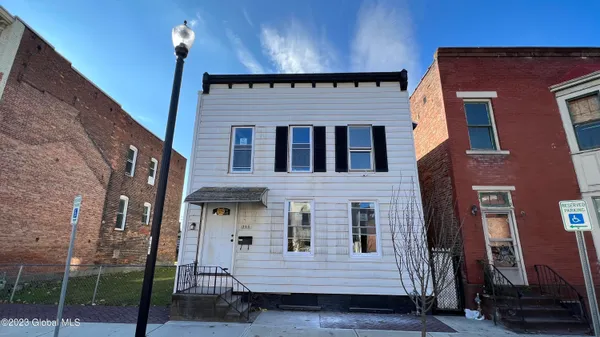 $1,750 | 355 4th Street, Unit 2, Troy, NY 12180