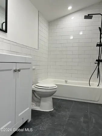 $1,750 | 355 4th Street, Unit 2, Troy, NY 12180