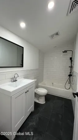 $1,750 | 355 4th Street, Unit 2, Troy, NY 12180