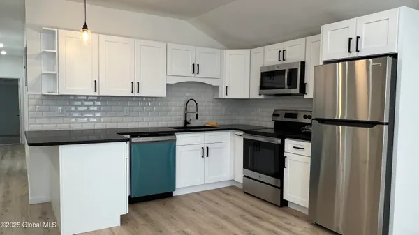 $1,750 | 355 4th Street, Unit 2, Troy, NY 12180