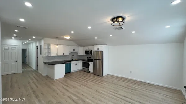 $1,750 | 355 4th Street, Unit 2, Troy, NY 12180