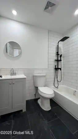 $1,750 | 355 4th Street, Unit 2, Troy, NY 12180