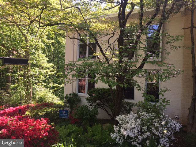 1658 Wainwright Drive Reston, VA 20190 - Photo 2 of 103 Front View