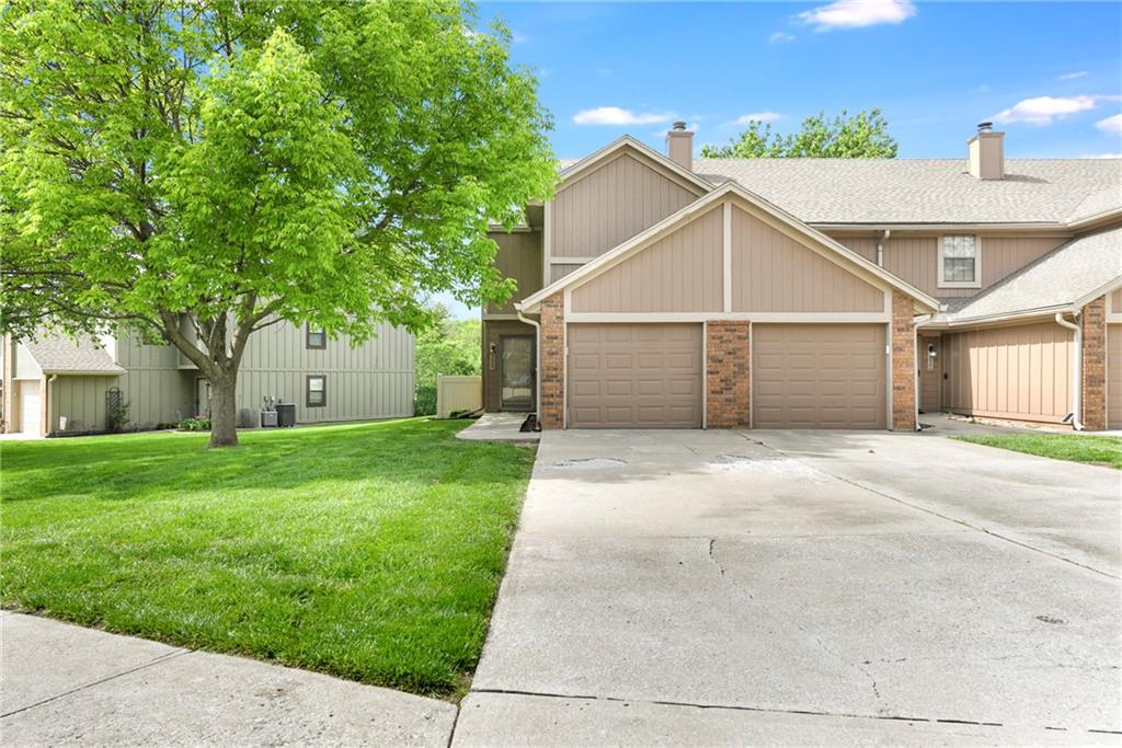 230 Southwest Pinetree Lane Lee's Summit, MO 64063 - Photo 3 of 31