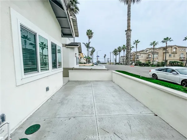 $5,900 | 204 18th Street, Huntington Beach, CA 92648