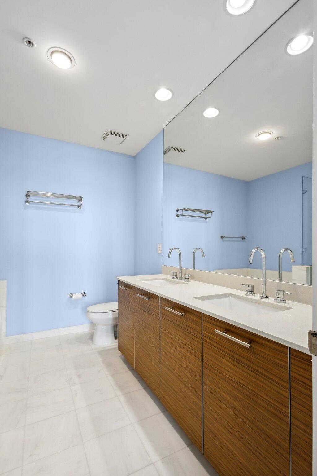 480 Hibiscus Street, Unit 1021 West Palm Beach, FL 33401 - Photo 11 of 41 Primary Bath